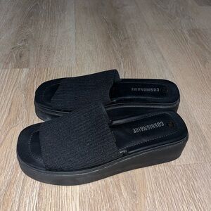 Cushionaire Women's Black Sandals